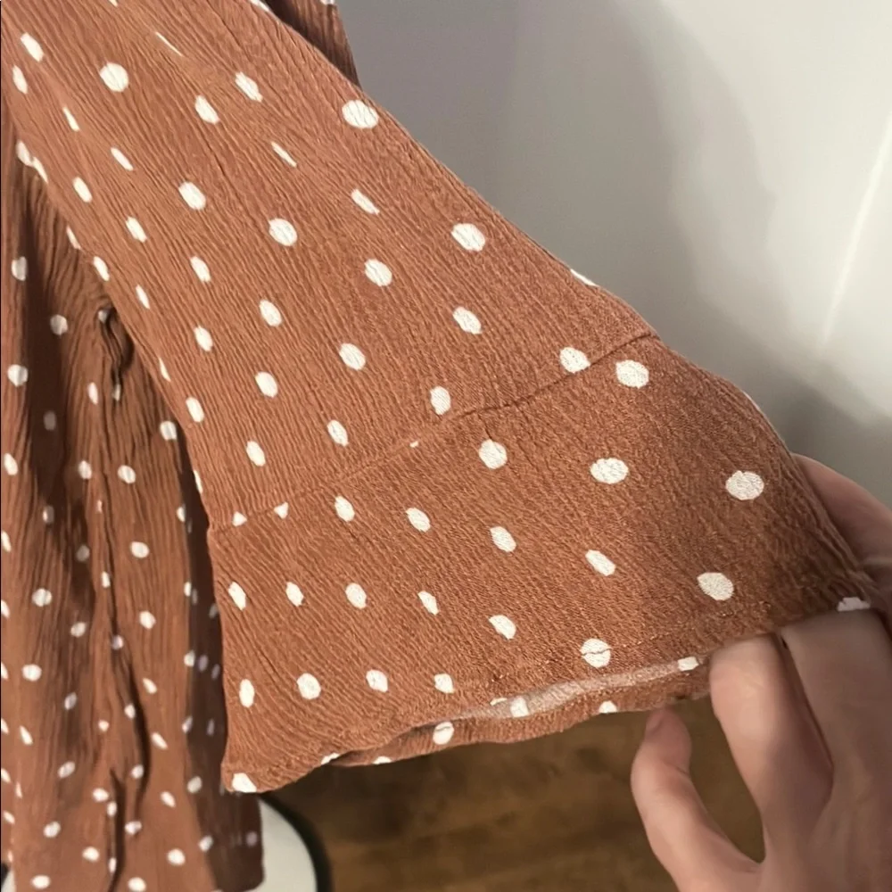 🦋Maurices Brown Ruffled Flutter Sleeve Blouse - Picture 6 of 6